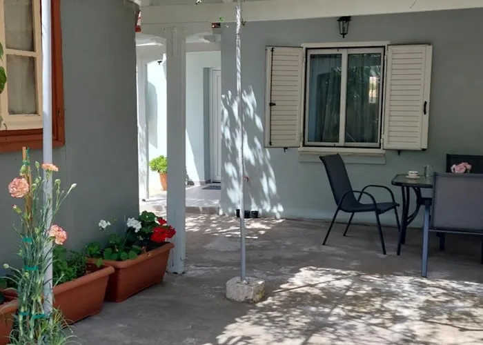 Feriehus Ermioni's In *