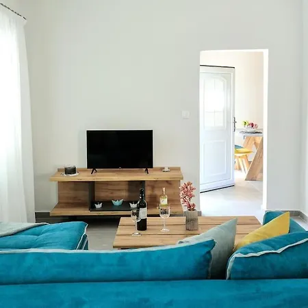 Ermioni's In * איה אפימיה